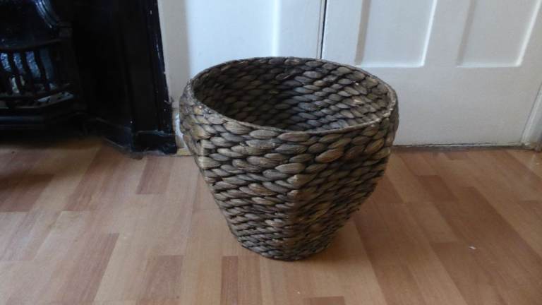 Stylish Vase / pot basket - Medium/large size.