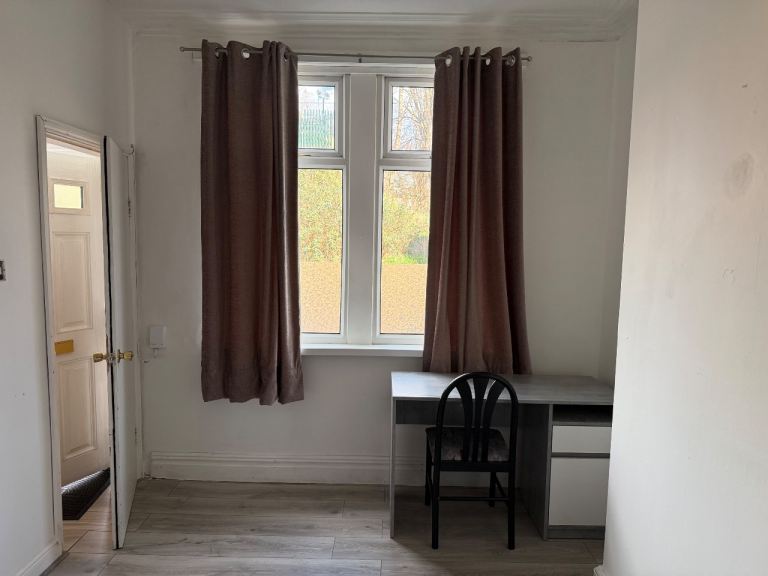 Large Room in Shared House - Bills inc