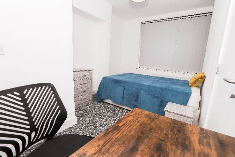 **!Refurbished  House Share! BILLS & WI-FI INC!**