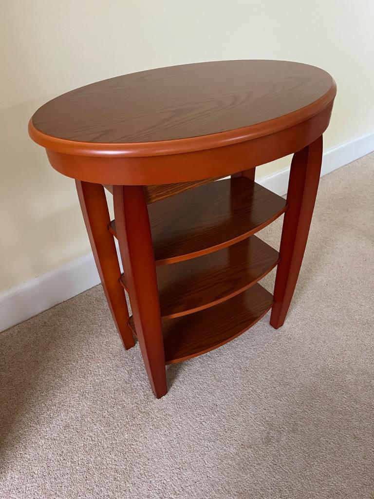 SIDE TABLE WITH SWIVEL TOP