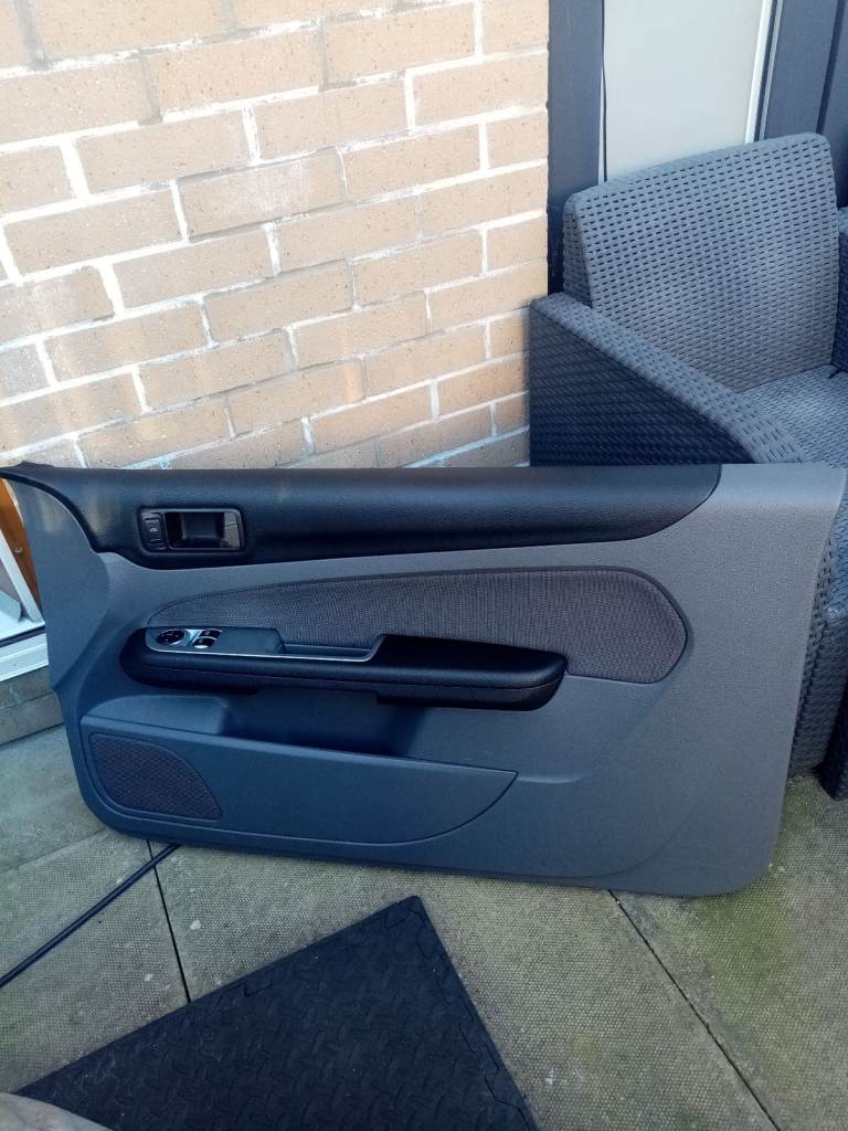 MK2 Ford Focus ST door card FRONT O/S RIGHT 3DR Facelift