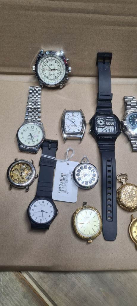 Job lot of vintage wristwatches & pocket watch Mechanical & quarts
