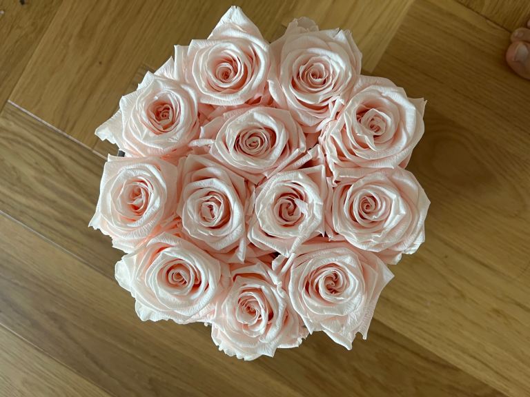 Amarante Medium Grey Round Suede Rose Box