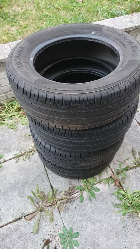 TYRES YOKOHAMA BLUEARTH 215/60/16