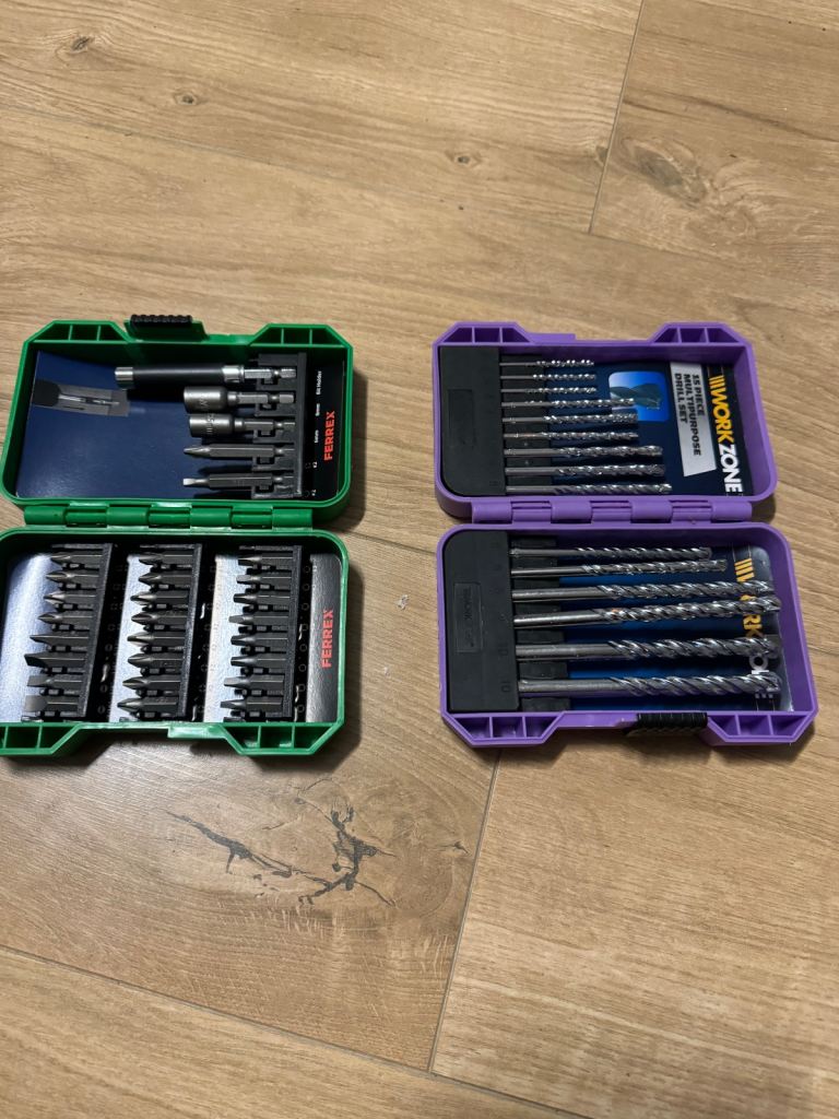 DRILL AND SCREWDRIVER SET