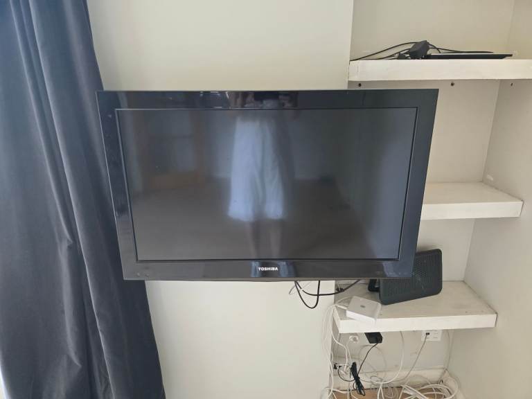 32" TV