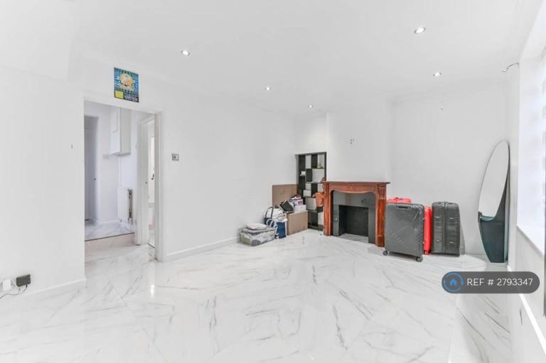 3 bedroom house in Thornton Road, Carshalton, SM5 (3 bed) (#2793347)