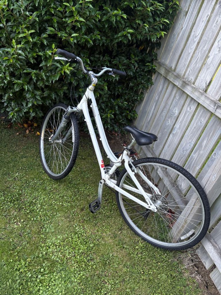 Woman’s xs adult giant cypress bike 