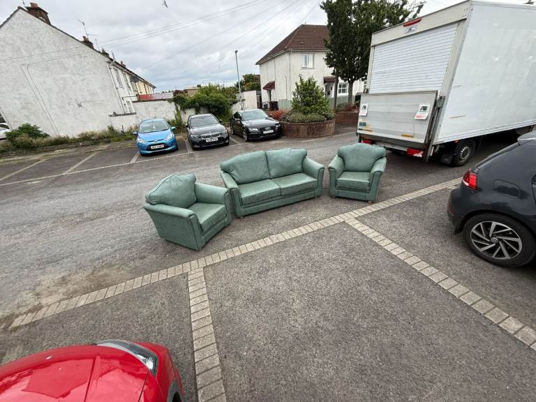3 1 1 seater sofa in a thick grade of leather hyde    We need only £299
