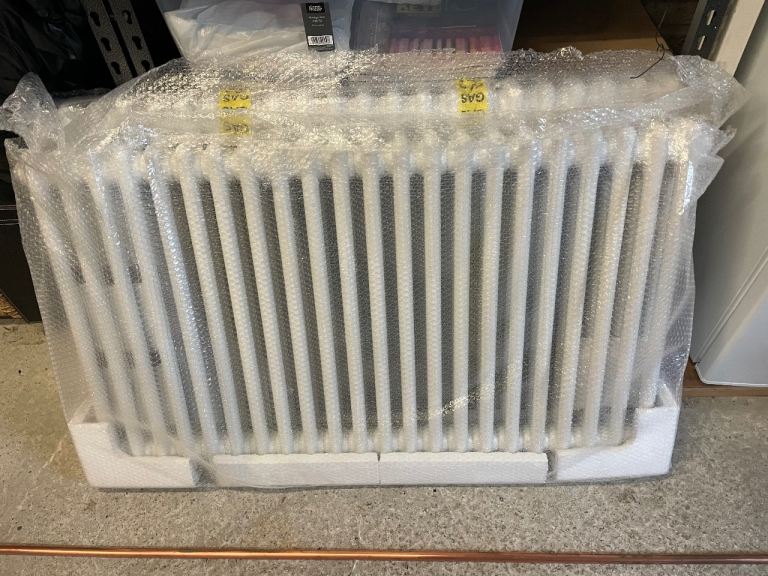 2  x Reina Colona Horizontal 2 Column Radiators 600mm x 1010mm including White Feet