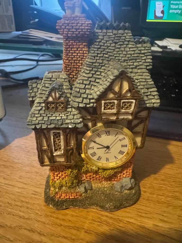 Charming Cottage House Clock - Decorative Tabletop Ornament