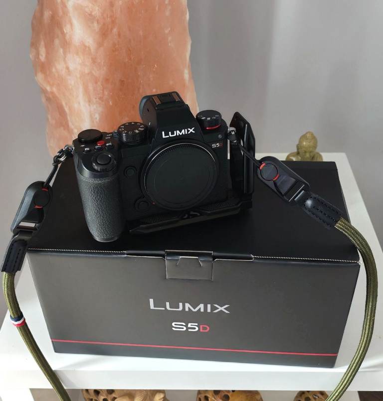 Panasonic S5D full frame camera 5 year's extended warranty from Panasonic. Extras free £525