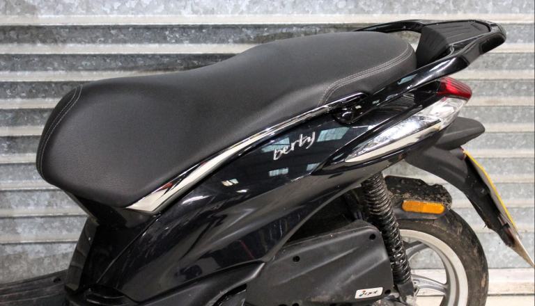 2024 74 PIAGGIO LIBERTY 50 MOPED SCOOTER PROJECT TRADE SALE STOLEN RECOVERED