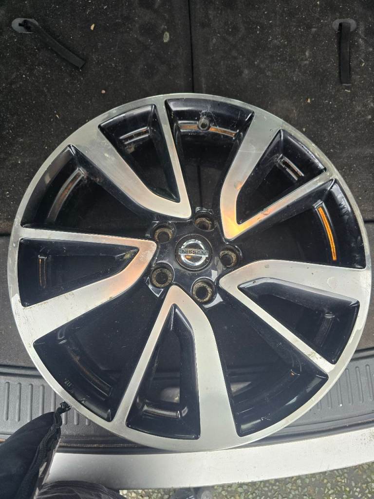 X4 genuine nissan alloys