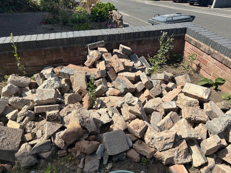 Reclaimed Bricks and Rubble – Free to good home