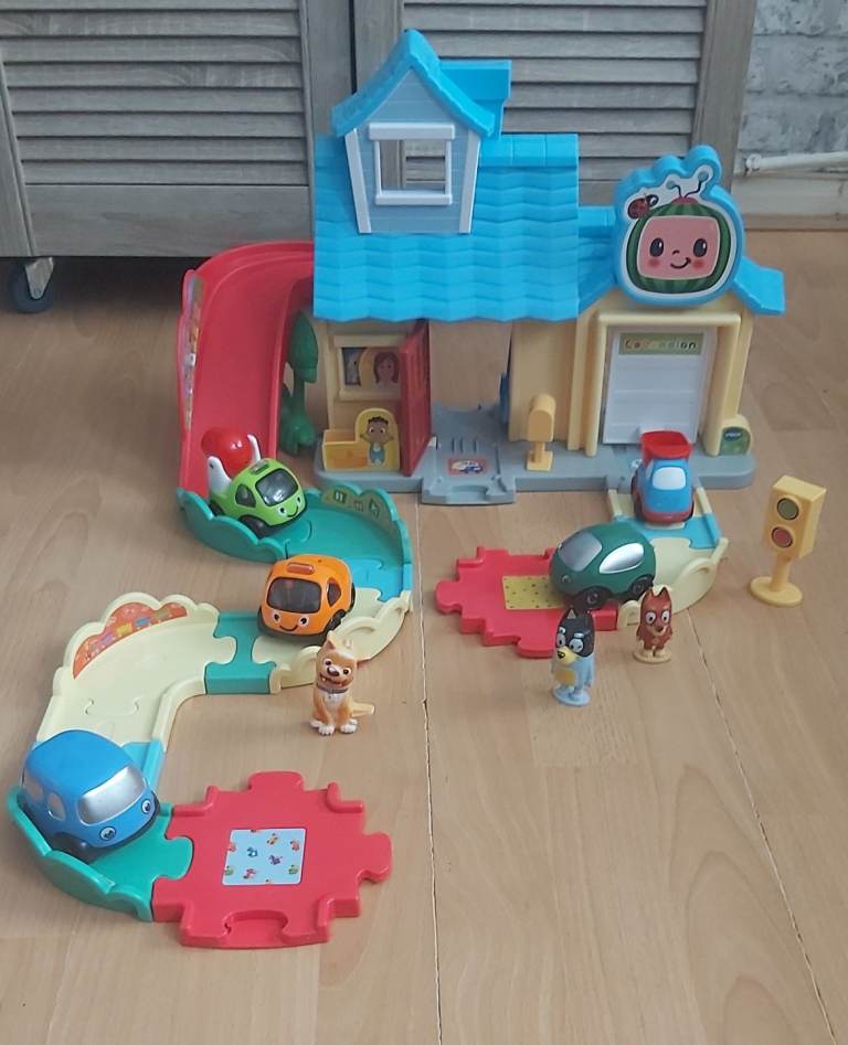 VTech CoComelon Go! Go! House Track