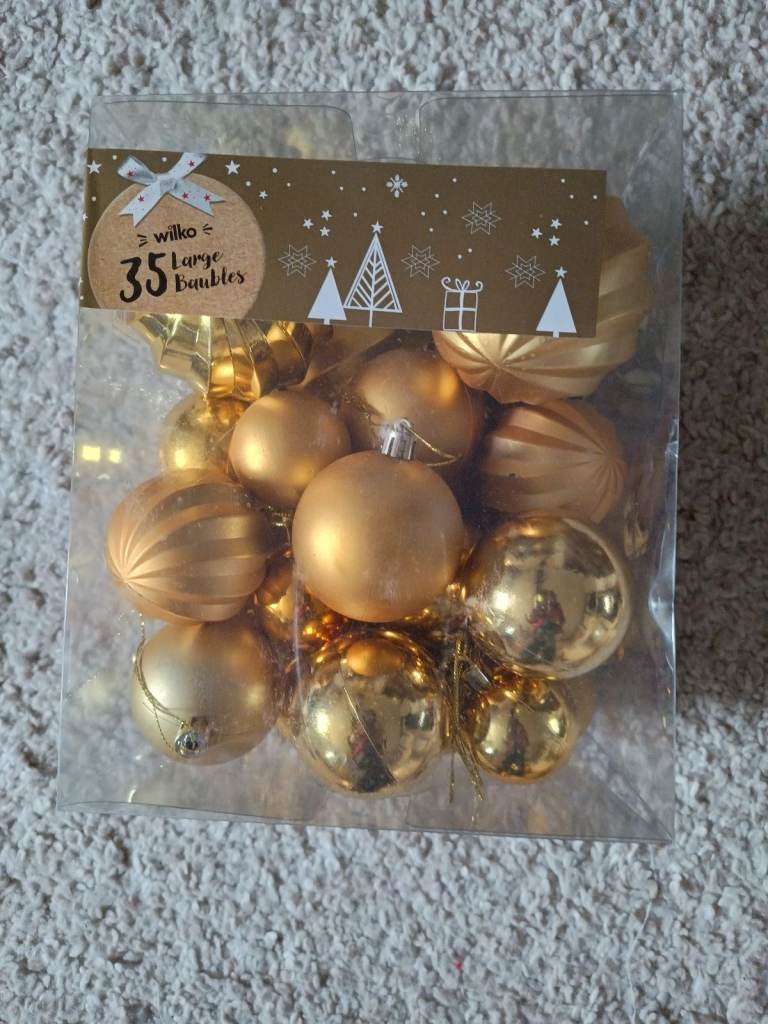 NEW BOX OF 35 GOLD CHRISTMAS BAUBLES