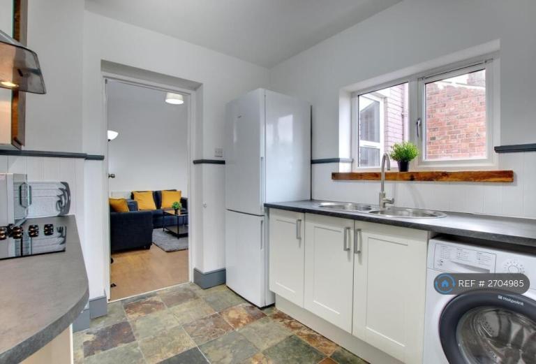 3 bedroom flat in Grantham Road, Newcastle Upon Tyne, NE2 (3 bed) (#2704985)