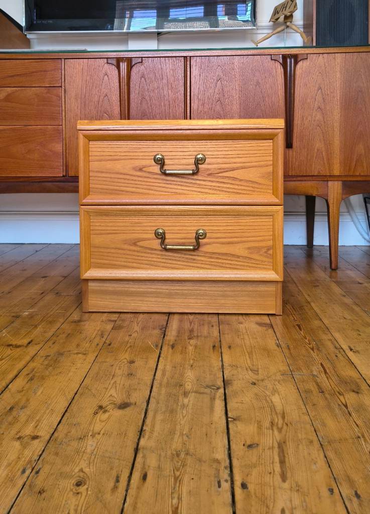 1 x Vintage G Plan springtime elm wood bedside cabinet