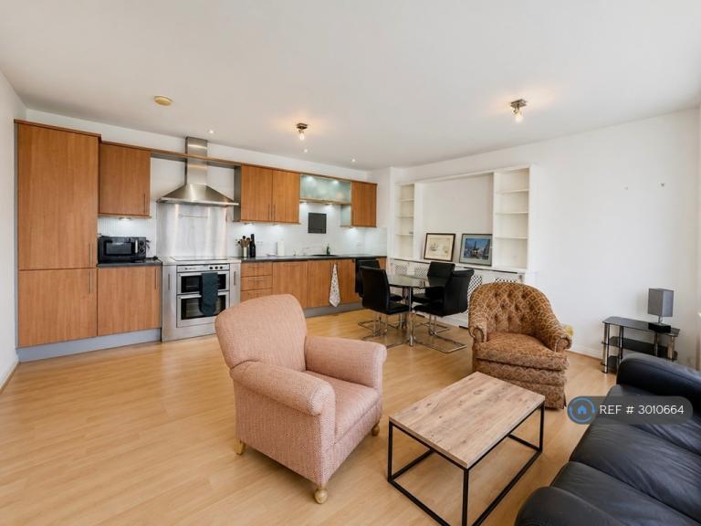 1 bedroom flat in Portland Gardens, Edinburgh, EH6 (1 bed) (#3010664)