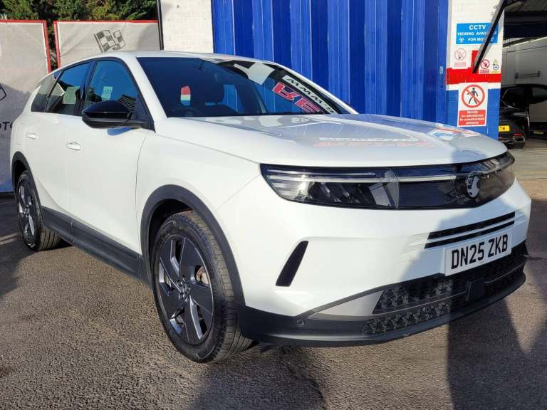 2025 Vauxhall Grandland 1.2 Hybrid [136] Design 5dr e-DCT6 HATCHBACK PETROL Automatic