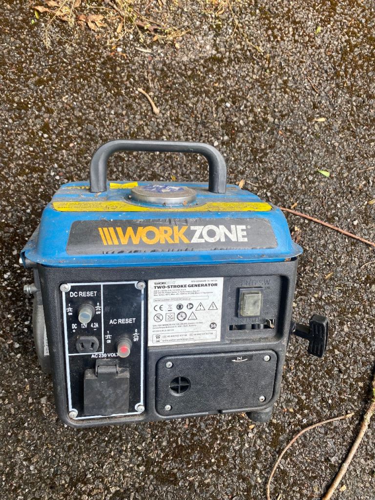 WORKZONE Portable Generator 230V AC / 12V DC