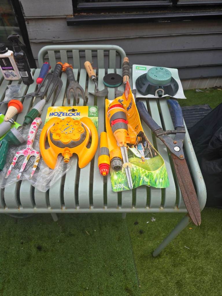Job lot of garden stuff as seen in photos £50