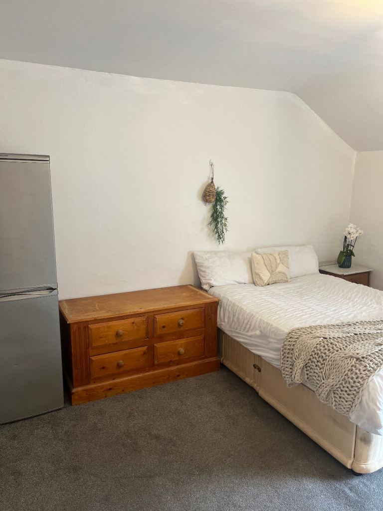 Furnished En-suite Room to Rent, Norton