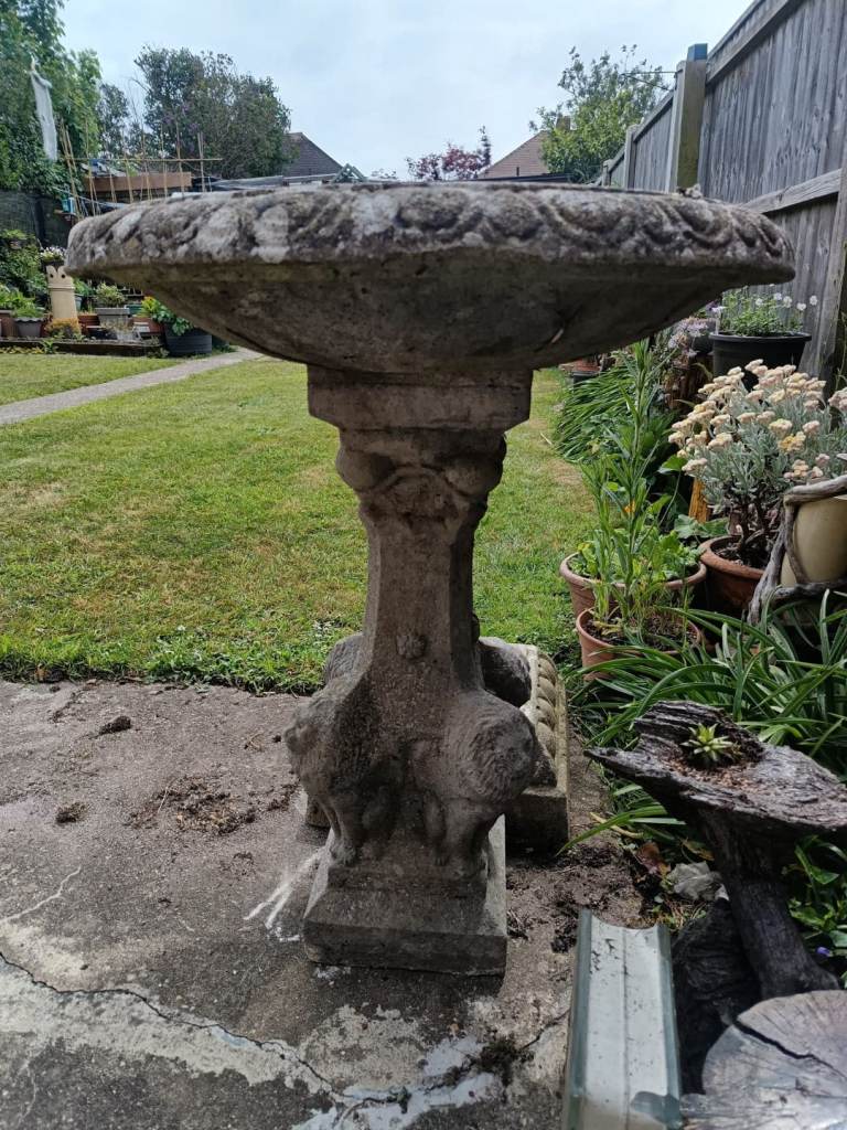 Large Decorative Concrete Bird Bath / Garden Water Feature