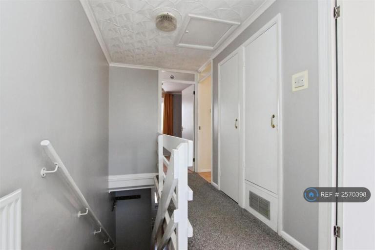 3 bedroom house in Prince Charles Avenue, Minster On Sea, Sheerness, ME12 (3 bed) (#2570398)