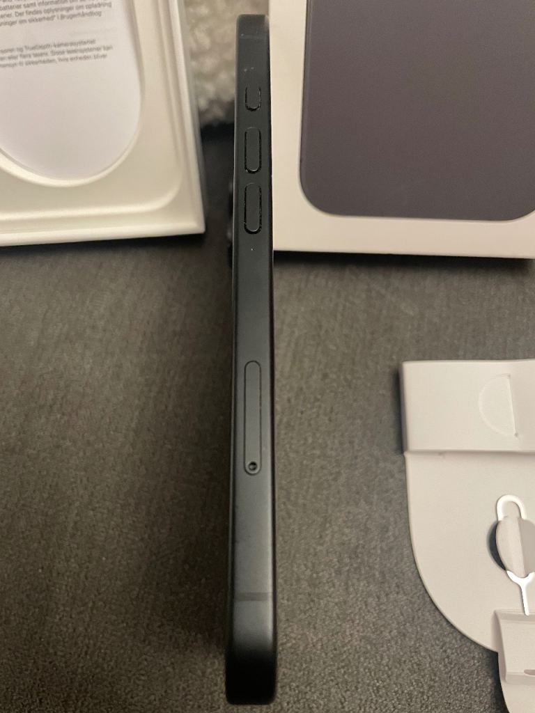 Apple IPhone 16 Black 128gb great condition 