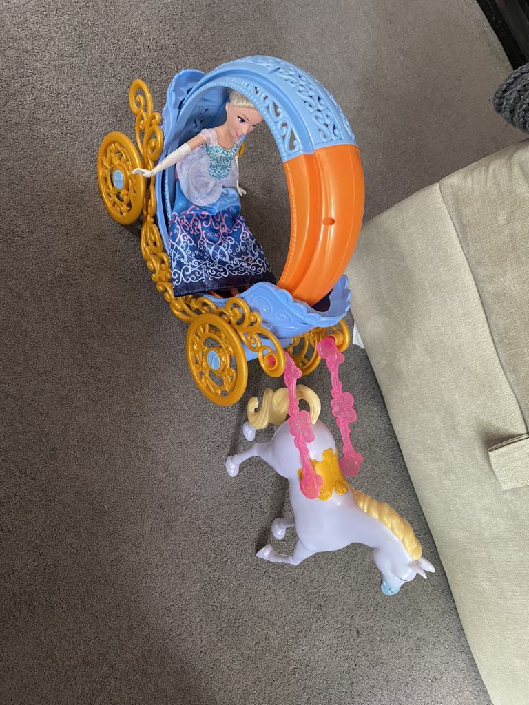 Disney Princess Cinderella’s magical transforming carriage & horse toy