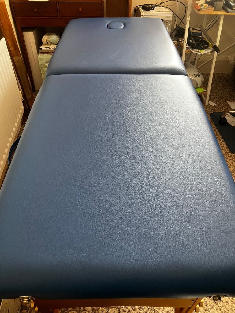 Massage table 