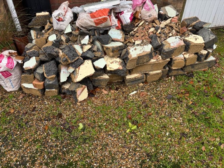 Brick block rubble free