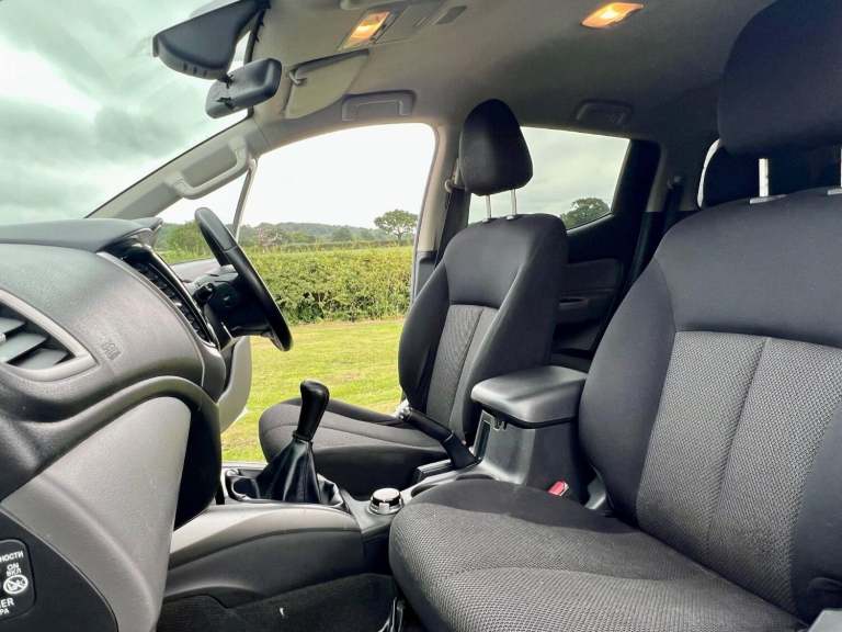 MITSUBISHI L200 2.4 DI-D Titan DOUBLE CAB White Manual Diesel PICK UP 2017