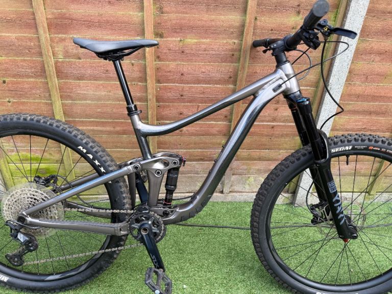 Giant Reign Enduro Mountain Bike