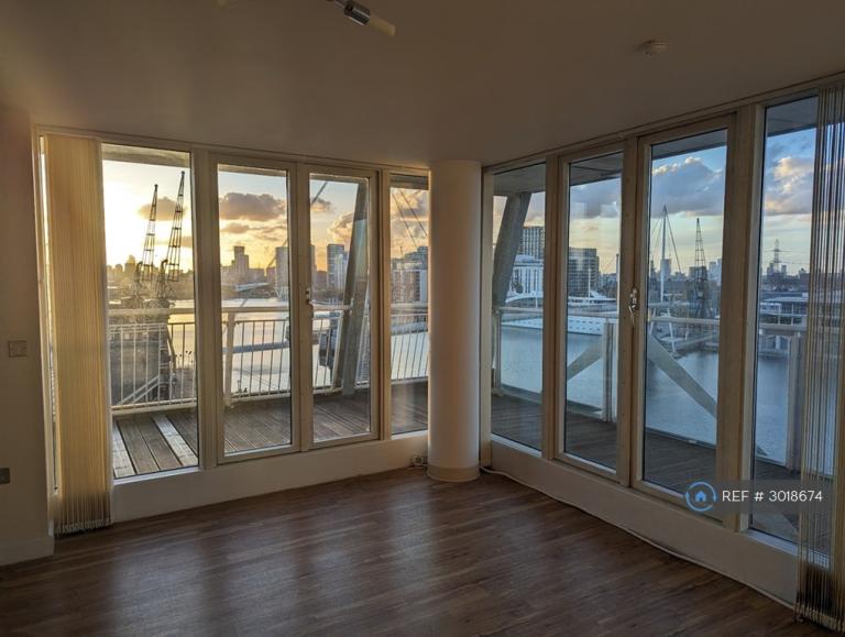 2 bedroom flat in Eastern Quay Apartments, London, E16 (2 bed) (#3018674)
