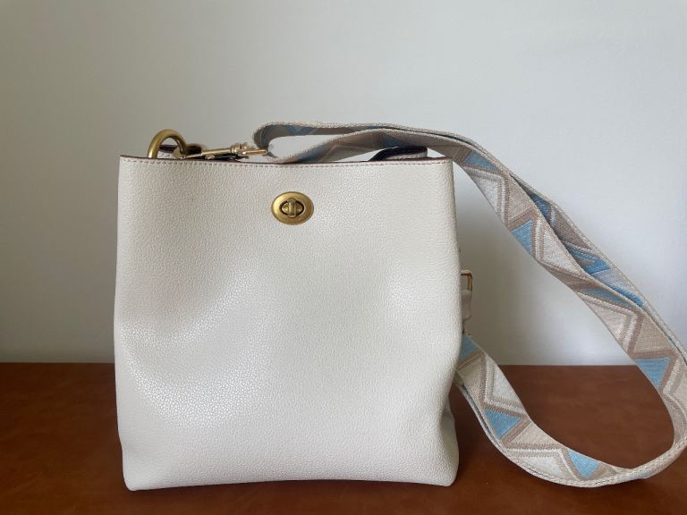 Stylish White Bucket Bag with Patterned Strap – As New