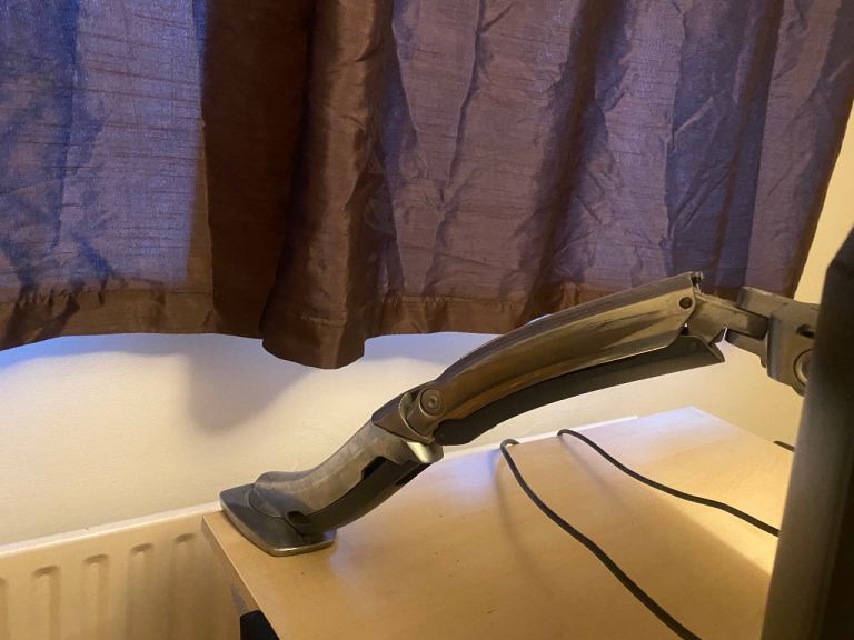 24 inch aoc monitor with high quality ergotron arm