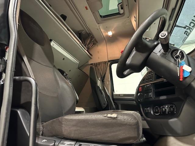 DAF XF 460 6x2 Sleeper Cab Tractor Unit