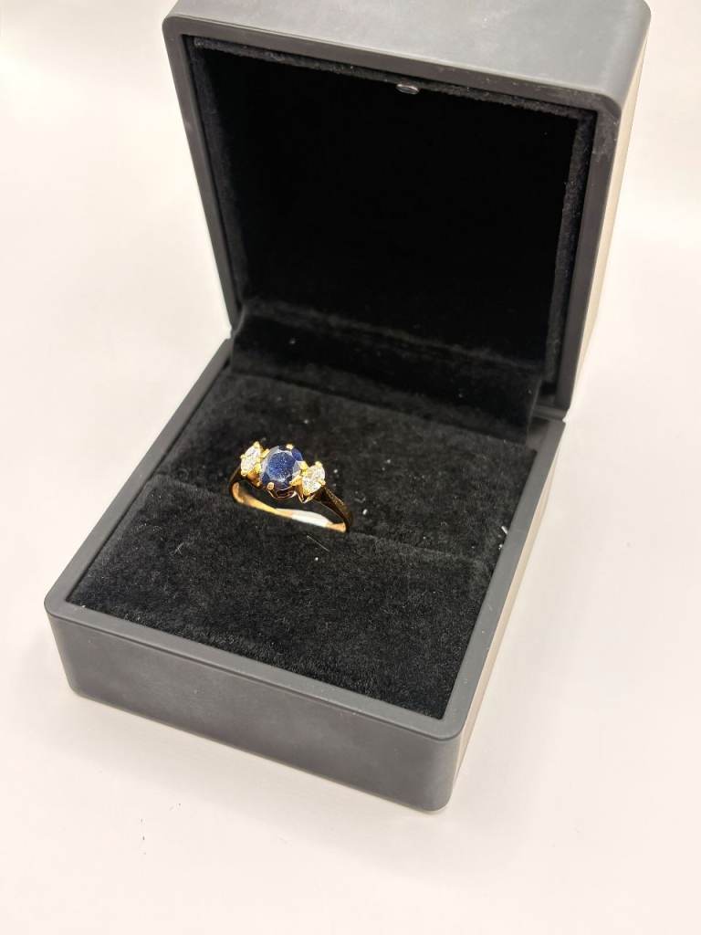 18CT NHM DIAMOND AND SAPPHIRE RING ( PENNY LANE ASHINGTON )