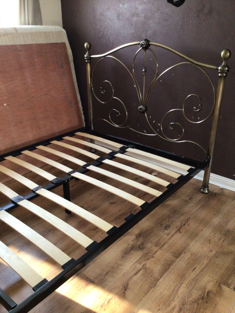 Metal bed frame