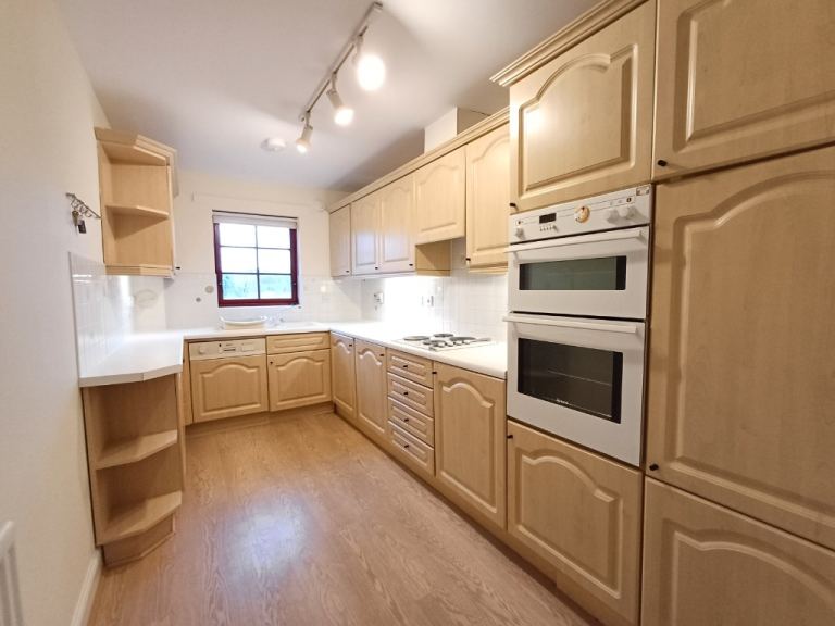 2 bedroom flat in Orchard Brae Avenue, Orchard Brae, Edinburgh, EH4 2GA