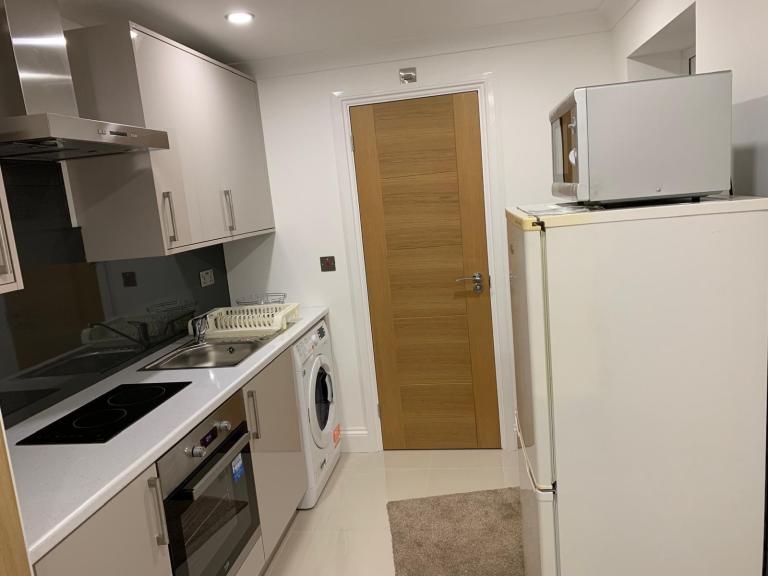 Studio flat for Rent single occupancy 