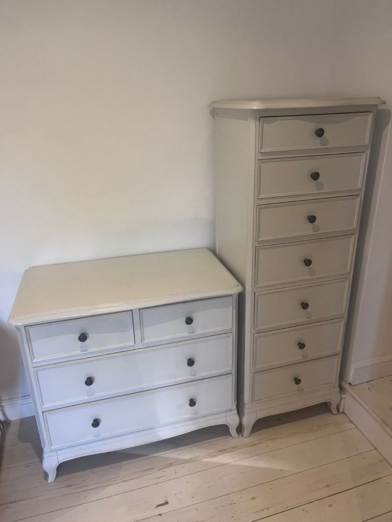 Willis and Gambier Bedroom Furniture Set 