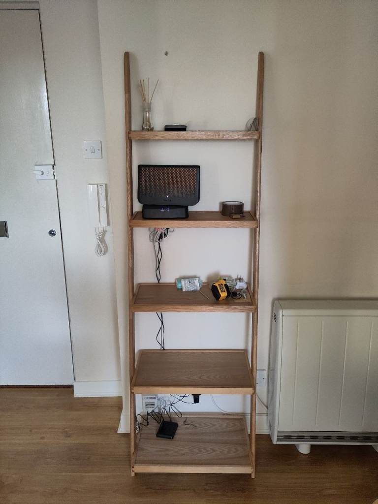 Futon shelf in excellent condition (Negotiable)