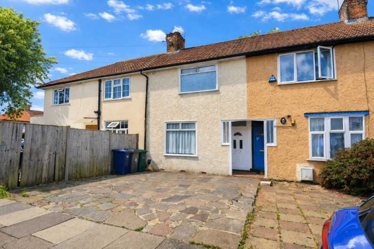 Beautiful two bedroom house to rent in Burnt Oak