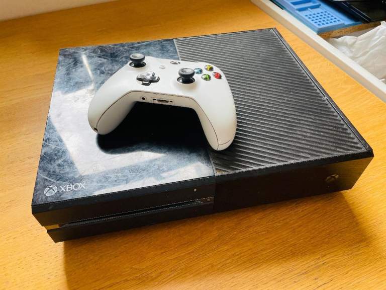 Xbox one + Gta 5 (A28)