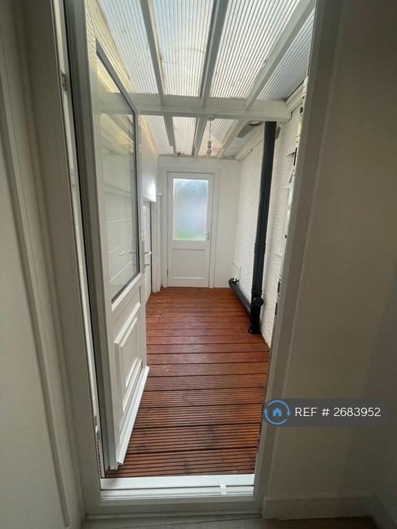 Studio flat in London, London, N18 (#2683952)