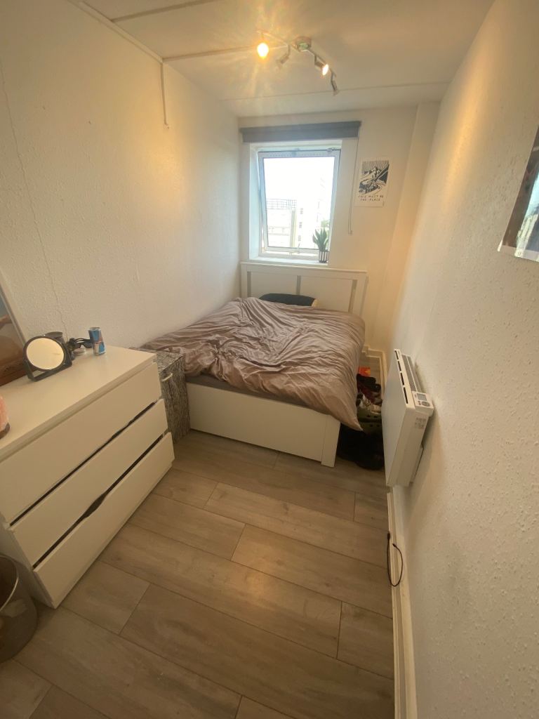Room for rent in trendy battersea 